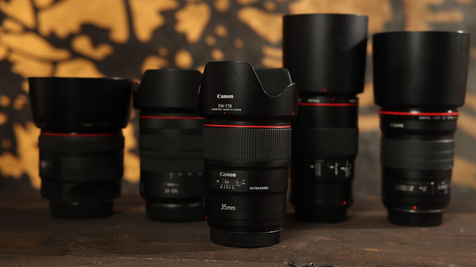 A prime lens and a kit zoom lens side by side on a wooden table